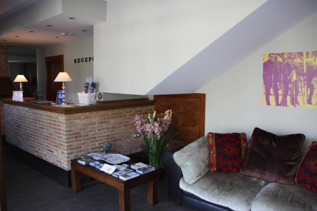 Apartahotel Tres Quinones ซาเยนต์ เด กาเยโก ภายนอก รูปภาพ